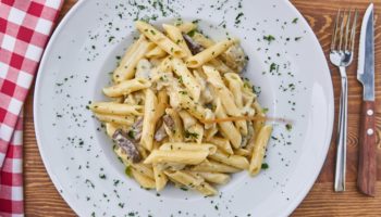 Pâtes aux champignons porcinis épicés