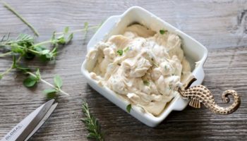 Tartines de fromage à la crème aux fines herbes