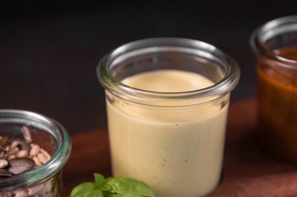 Vinaigrette Balsamique Pour Une Salade, Petit Pot En Verre Avec Un